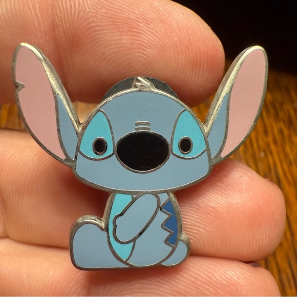 Stitch Cute Characters Disney Trading Pin Lilo & Stitch - Picture 2 of 3